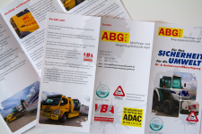 Flyer & Folder Flyer & Folder